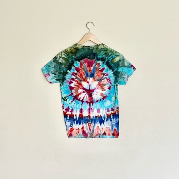 Hand Dyed Tie Dye Feathered Bird Radiant Circle T Shirt Adult size Small - Picture 4 of 7